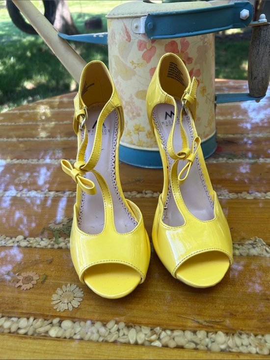 Shoe Dazzle Shoes - Shoe Dazzle Bright Yellow Patent T-Strap Peep-Toe Heels with Bow